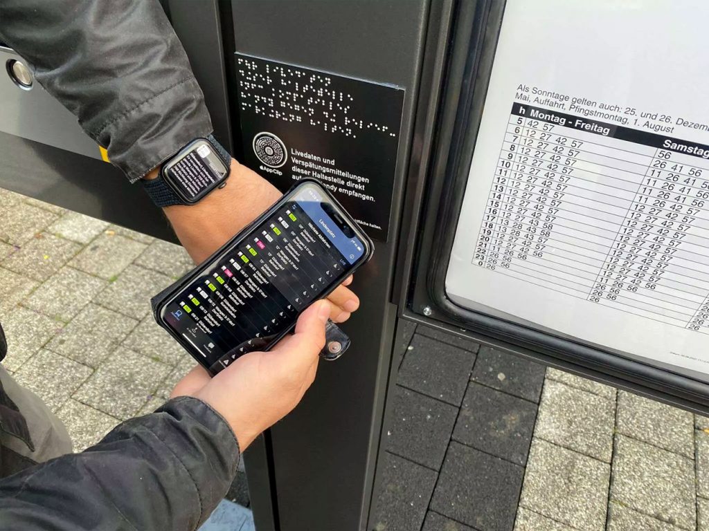 innovative-stele-mi-kado-behindertengerechte-echtzeitinformation_VBG