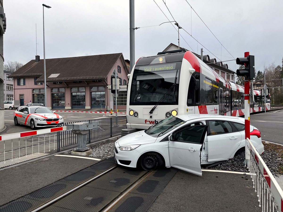 Frauenfeld Auto mit FWB kollidiert_Kapo TG_6 2 23