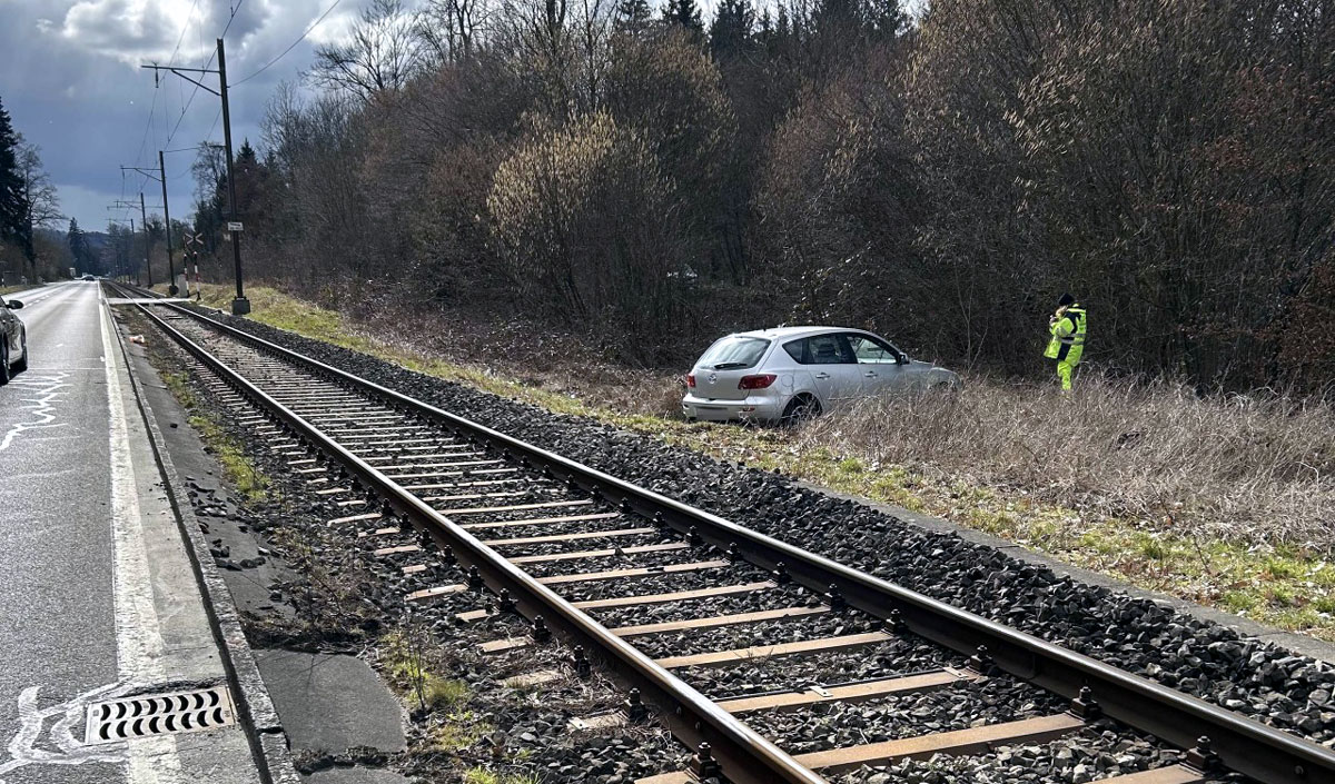 Lenzburg Auto Gleise Seetalbahn_Kapo AG_26 2 23