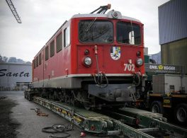 Überfuhr der RhB Ge 6/6 II 702 «Curia» ins Verkehrshaus Luzern