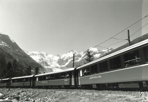 Bernina Express vor Morteratschgletscher_RhB