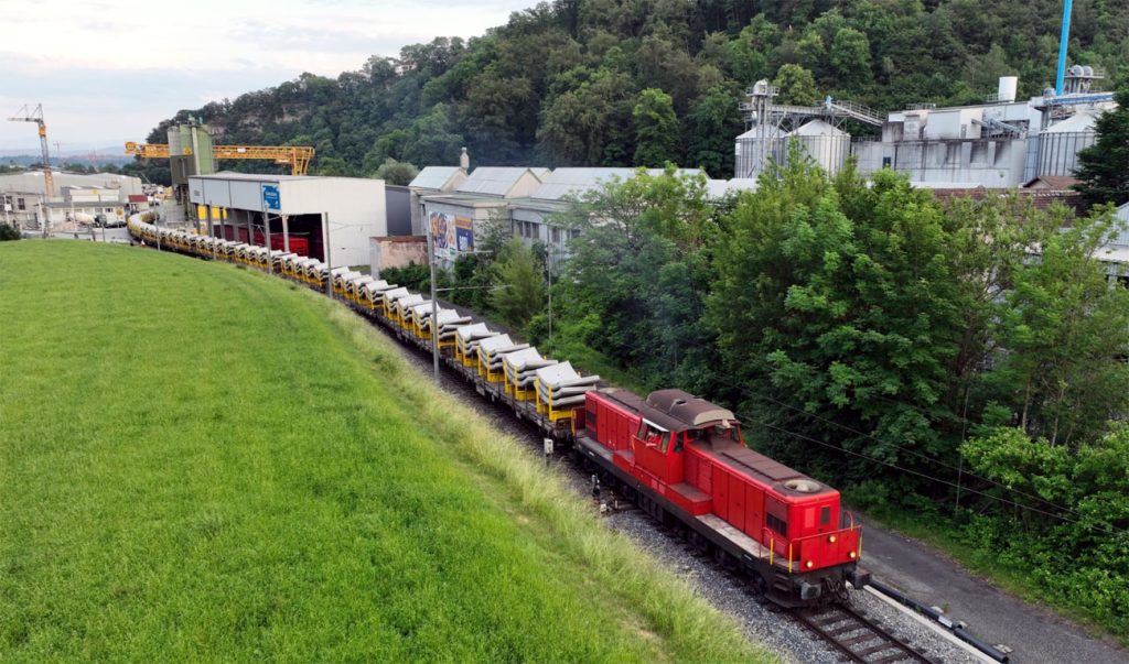 Gueterzug Marti Tunnel_OeBB