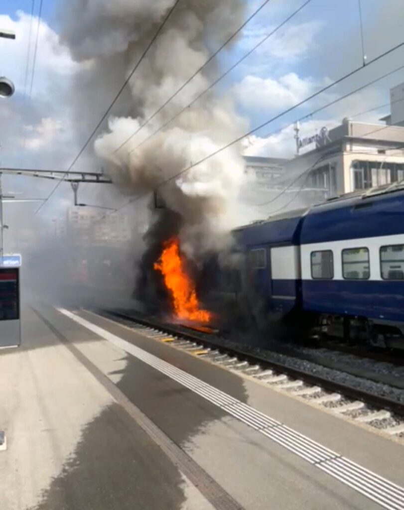 SBB DPZ-Lok Re 450 025 Brand Altstetten 2_SRZ_6 7 23