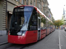 Bernmobil Tramlink Zweirichtungswagen 913 2_Sandro Hartmeier_16 10 23 (1)