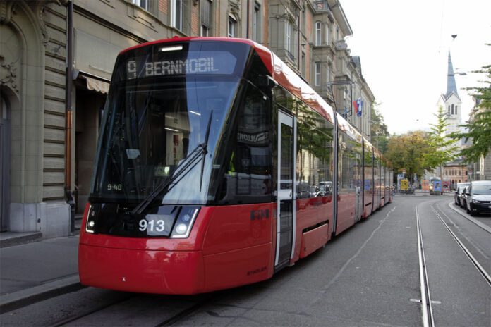 Bernmobil Tramlink Zweirichtungswagen 913 2_Sandro Hartmeier_16 10 23 (1) Bernmobil Tramlink Zweirichtungswagen 913 2_Sandro Hartmeier_16 10 23 (1)