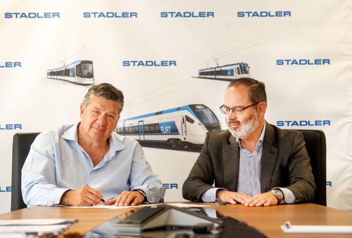 EURO9000-Contract-Signing Inigo-Parra-Fernando-Perez-CEO_Alpa Trains Stadler_10 23