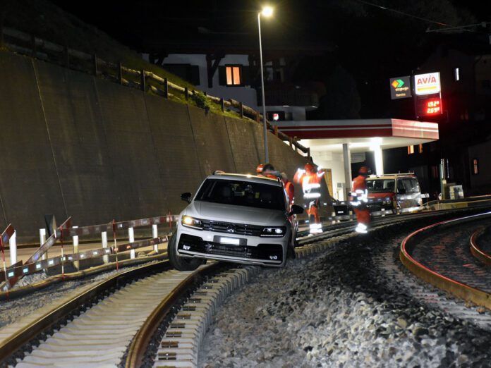 Klosters Dorf Bahntrassee mit Strasse verwechselt_Kapo GR_12 10 23