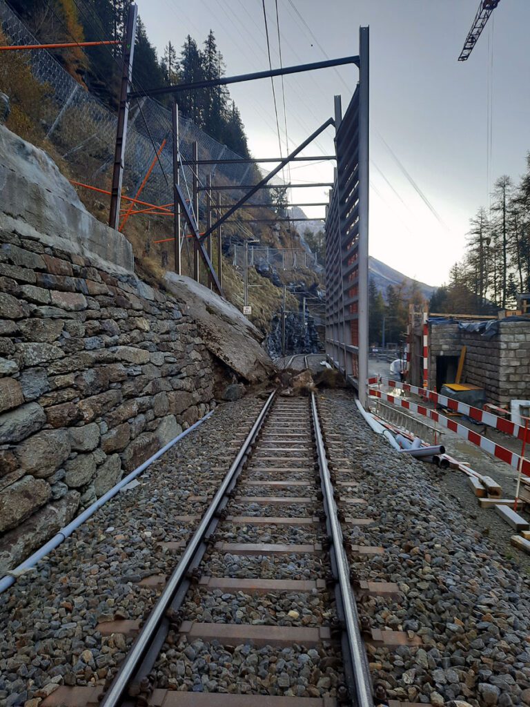 Rhätische Bahn Berninalinie nach Steinschlag unterbrochen_RhB_28 10 23