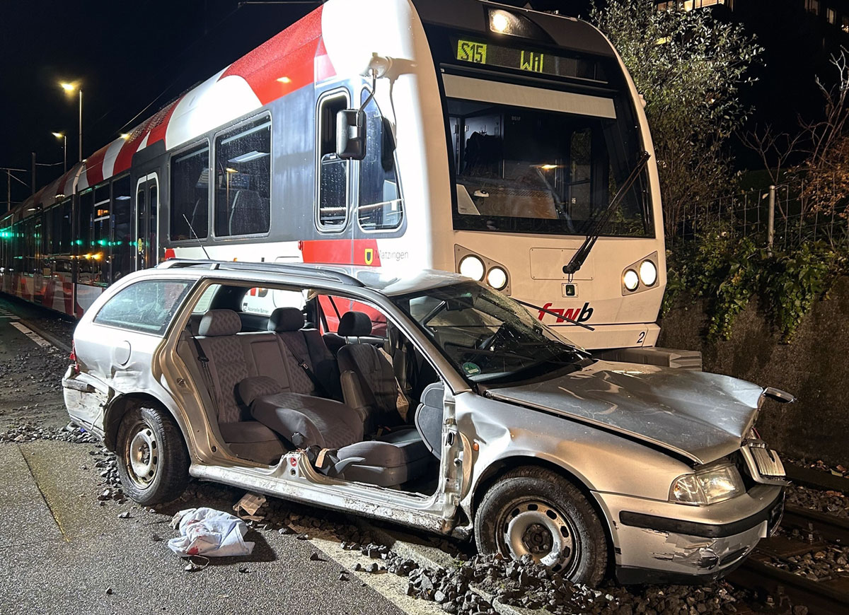 Frauenfeld Auto mit FWB kollidiert