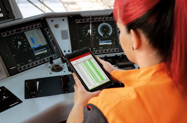 Lokfuehrerin automatische Bremsprobe_SBB CFF FFS_2023