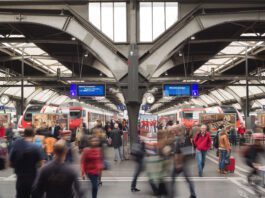 Reisende Zuerich Hauptbahnhof HB_SBB CFF FFS