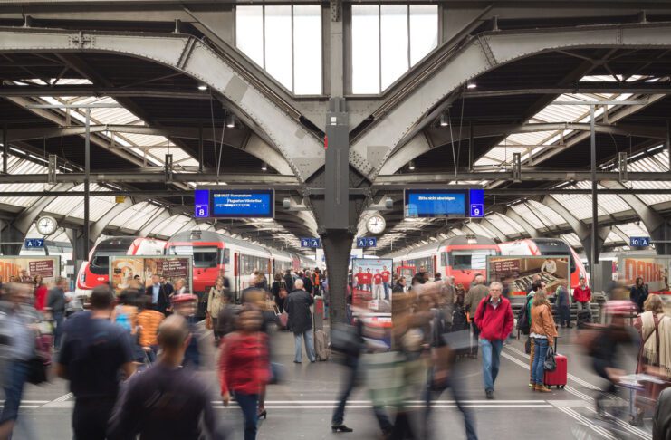 Reisende Zuerich Hauptbahnhof HB_SBB CFF FFS