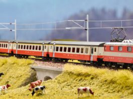 N-T16883 Minitrix SBB Re 44 II 11141 Swiss-Express_Maerklin_1 24