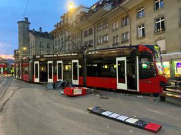 Combino-Tram Be 46 756 BERNMOBIL Entgleisung_Kapo BE_1 2 24