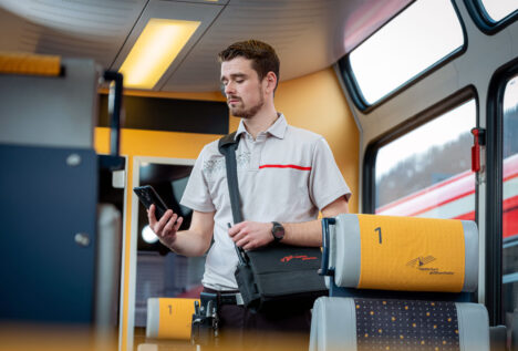 MGB setzt auf Digitalisierung und führt Servicezuschlag beim Ticketkauf in Zügen ein