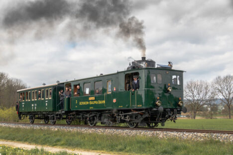 Der Dampftriebwagen CZm 1/2 31 braucht Hilfe