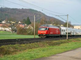 Lokomotive Re 460 und Zug IC2000 modernisiert_SBB CFF FFS