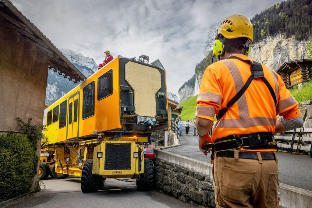 Feinarbeit bei BLM-Transport_jungfrau ch_13 5 24