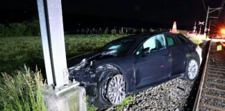 Gelfingen Autofahrer Bahngleise_Kapo LU_25-5-24