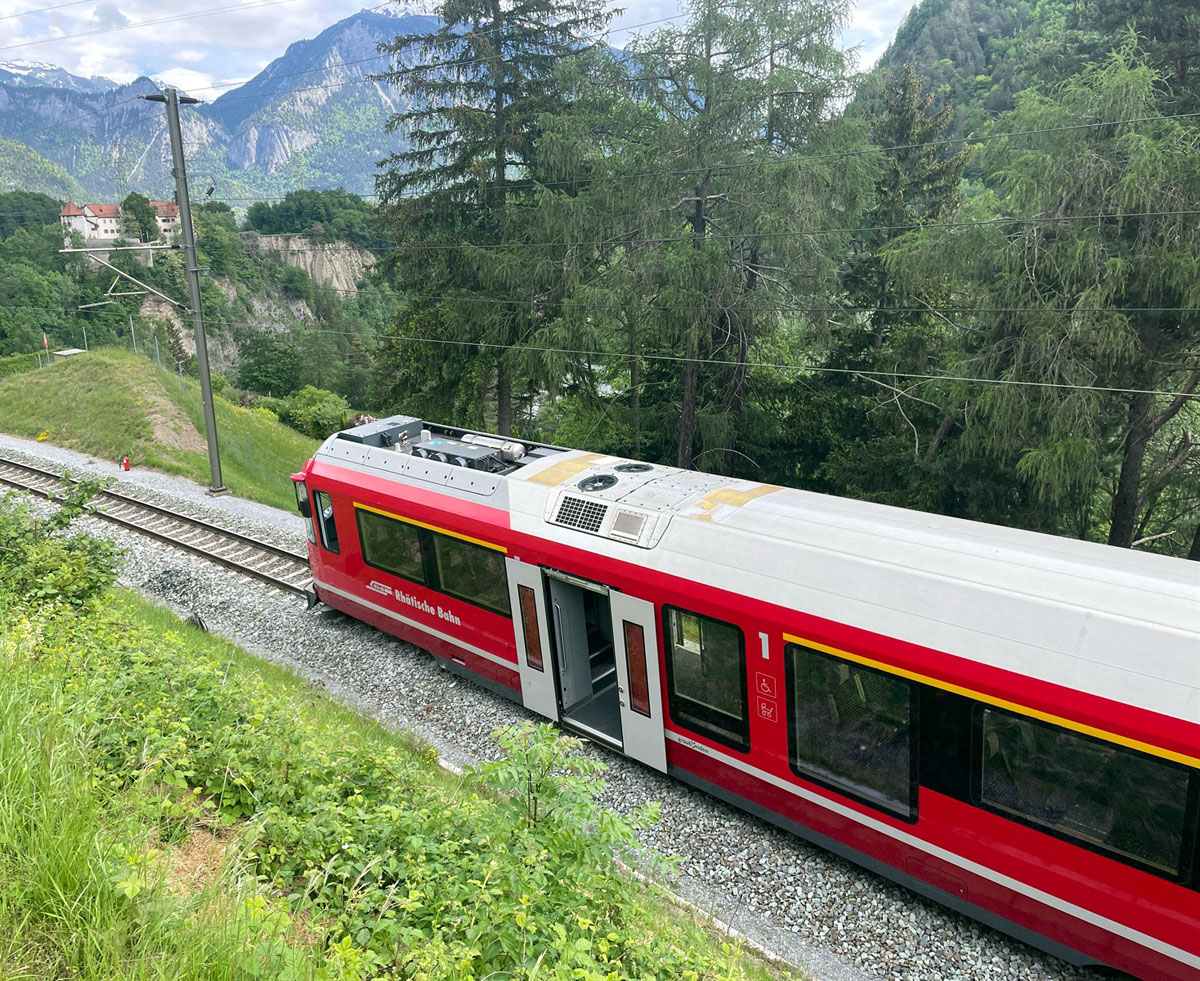 Rhäzüns: Brand an RhB Steuerwagen