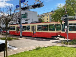 Bahnuebergang-Raellikerstrasse_Forchbahn