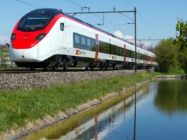 Giruno Spiegelung Wasser_SBB CFF FFS