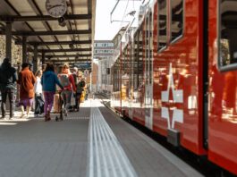 Bahnhof-Zuerich-Binz-Fahrgaeste_SZU_5 4 23
