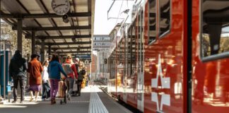 Bahnhof-Zuerich-Binz-Fahrgaeste_SZU_5 4 23