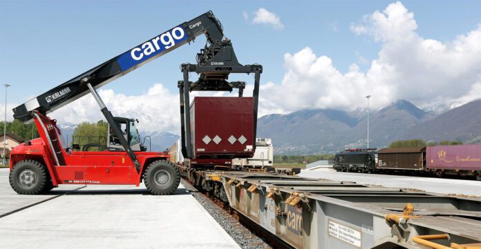 Zukunft Gueterverkehr Container Verlad kombinierter Verkehr SBB Cargo_Bernhard Lochmatter
